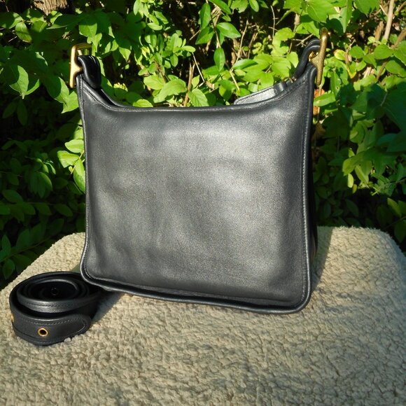 SOLD**Vintage Coach Legacy Zip 9966, EUC in Black - Picture 2 of 9